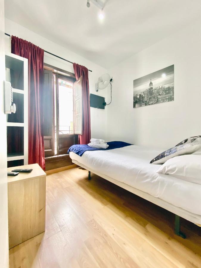 Gran Via Sol Rooms Madrid Esterno foto
