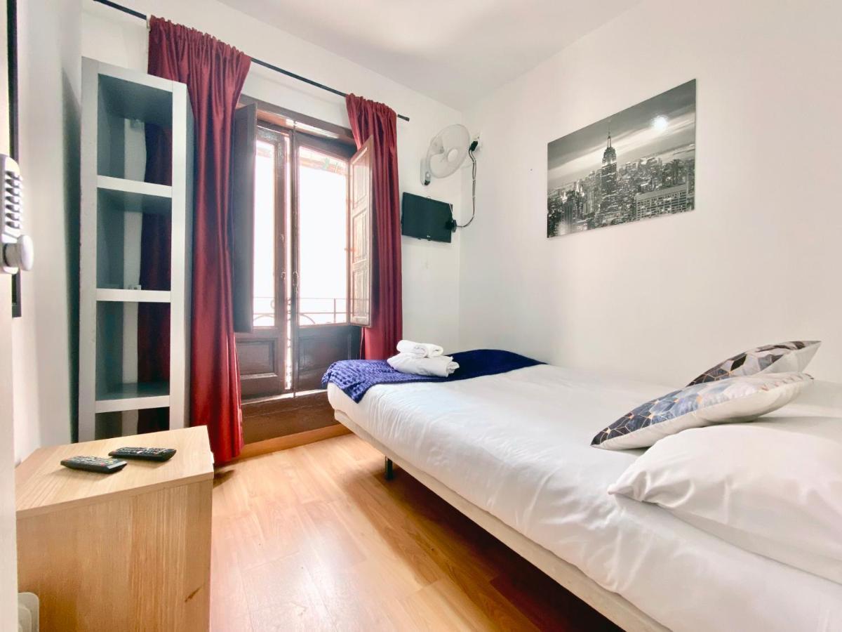 Gran Via Sol Rooms Madrid Esterno foto
